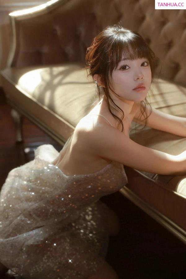 佘贝拉  [XiuRen]高清写真图 2025.09.24 No.10799 佘贝拉Bella 连衣短裙第12张图片